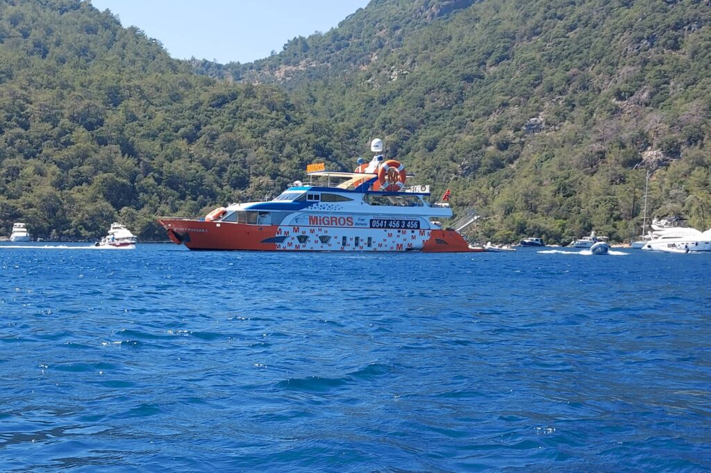 4. Reise - Segelrevier Türkische Ägäis - Marmaris bis Kekova Richtung Süden und zurück Richtung Norden bis Port Iasos - unser Sommerstützpunkt - 14.06. - 20.07.2022 7 Migrosboot gross