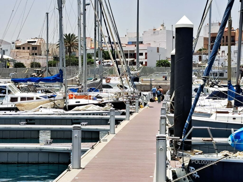 Gastbeitrag - Sabine und wie sie die Reise erlebte... 3 Sabine kommt an Bord Marina Puerto del Rosario