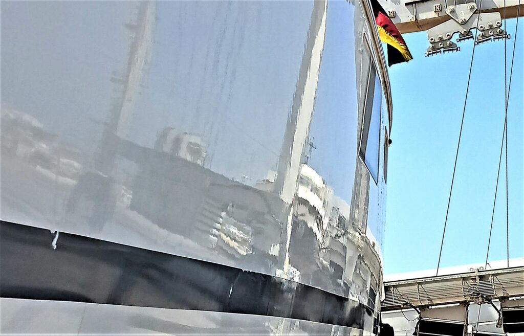 Bilddokumentation: Katamaran Joline auf dem Trockendock - Vorbereitung auf die große Überfahrt in die Karibik 18 Gelcoat poliert