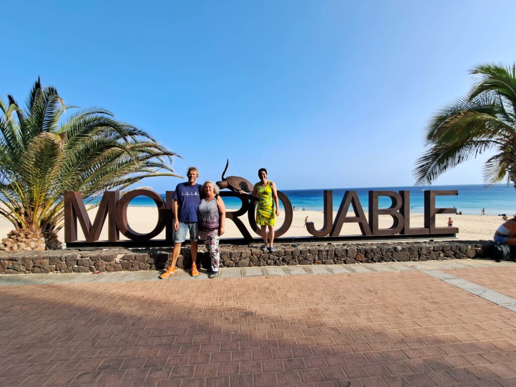 Gastbeitrag - Sabine und wie sie die Reise erlebte... 13 Morro Jable Ortsschild mit Crew