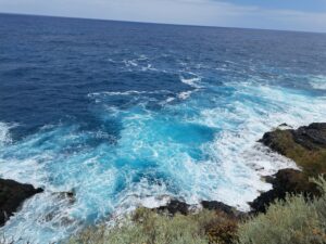 Schwimmen in tosender Brandung - Naturschwimmbäder auf der Kanareninsel La Palma