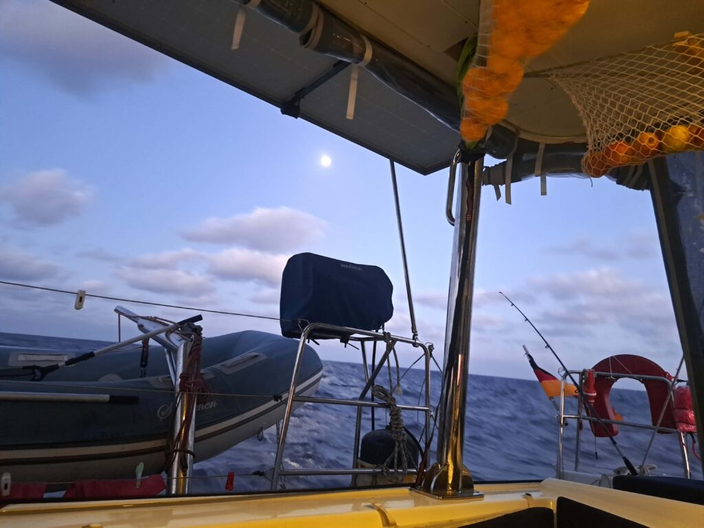 ARC 2023 Tagebuch - Tag 20 - 7. Tag auf See 8 Der Mond ist aufgegangen