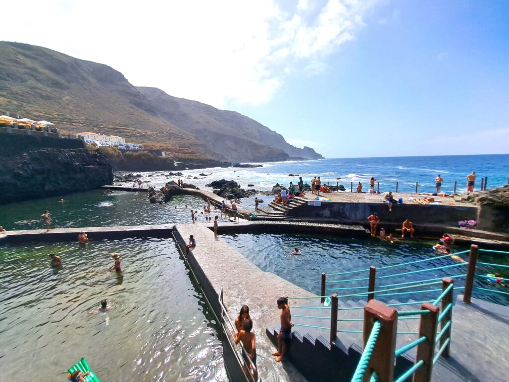 Schwimmen in tosender Brandung - Naturschwimmbäder auf der Kanareninsel La Palma 4 Naturschwimmbecken La Fajana