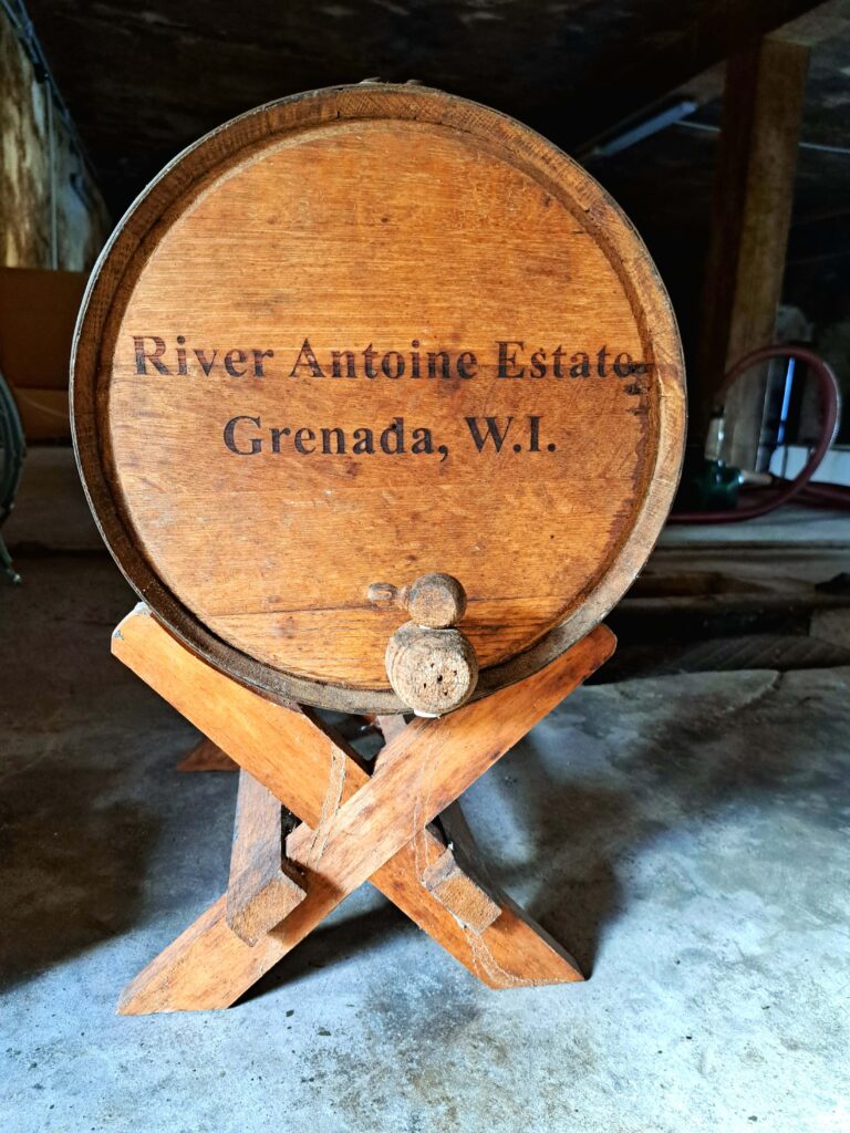 Karibikinsel Grenada - Affen, Wasserfälle und ein Tässchen Kakao 19 River Estate Rumdistillerie