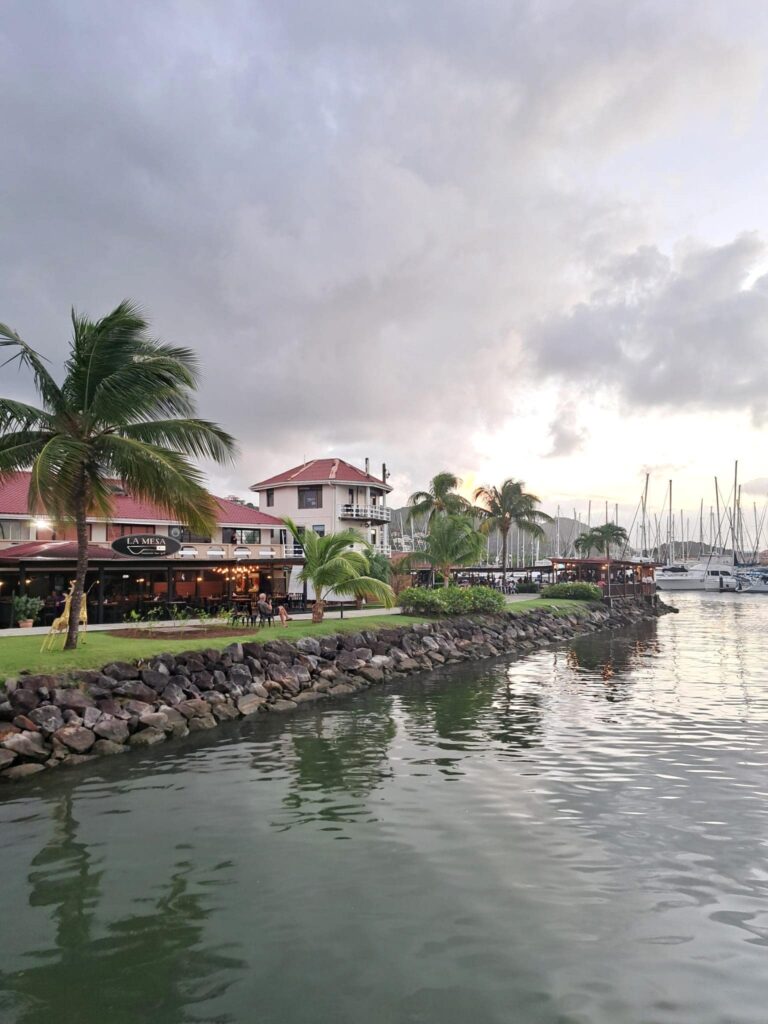 Segelrevier Karibikinsel St. Lucia 3 Rodney Bay mit Blick auf die Marina