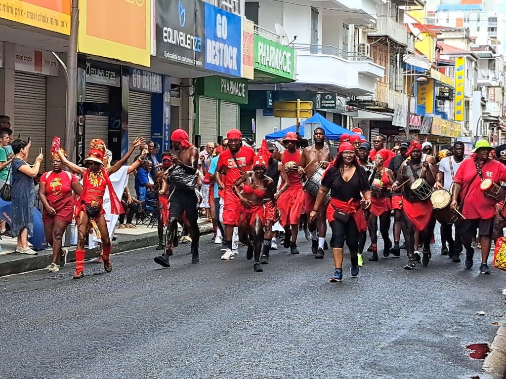 Karibik – Tagebuch – Seite 09 4 Carnevalsgruppe Guadeloupe