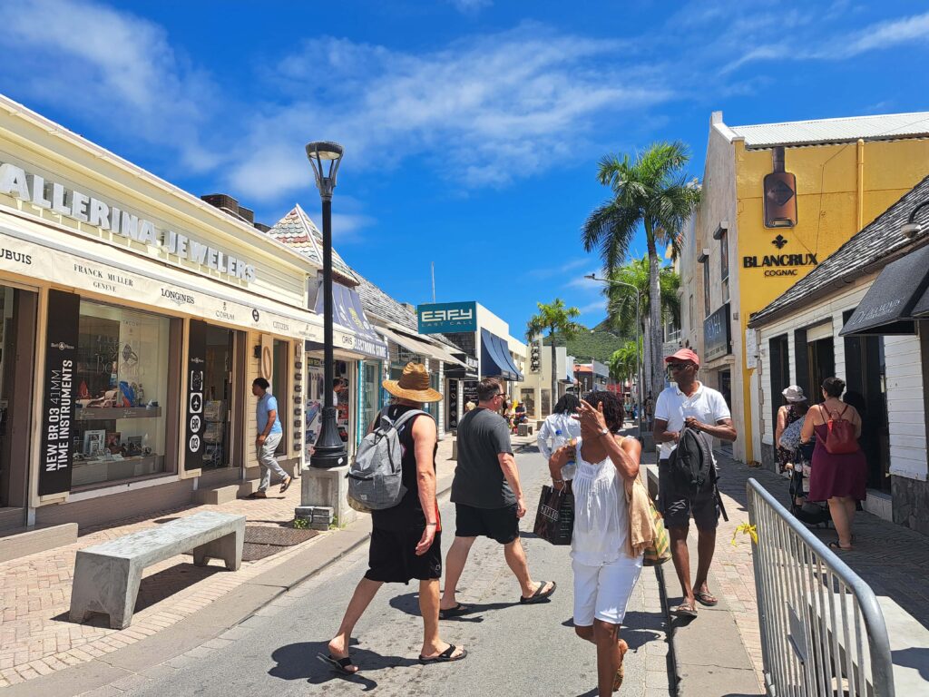 Karibik – Tagebuch – Seite 13 9 Einkaufsstrasse Philipsburg