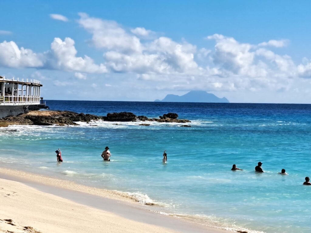 Maho - Beach - der Karibikstrand an der Flugzeuglandebahn 2 Maho Beach
