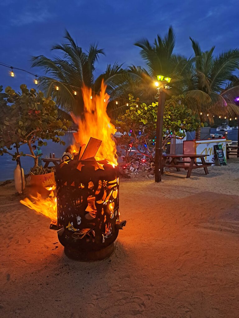 Karibik – Tagebuch – Seite 16 3 Feuerkessel Full Moon Party