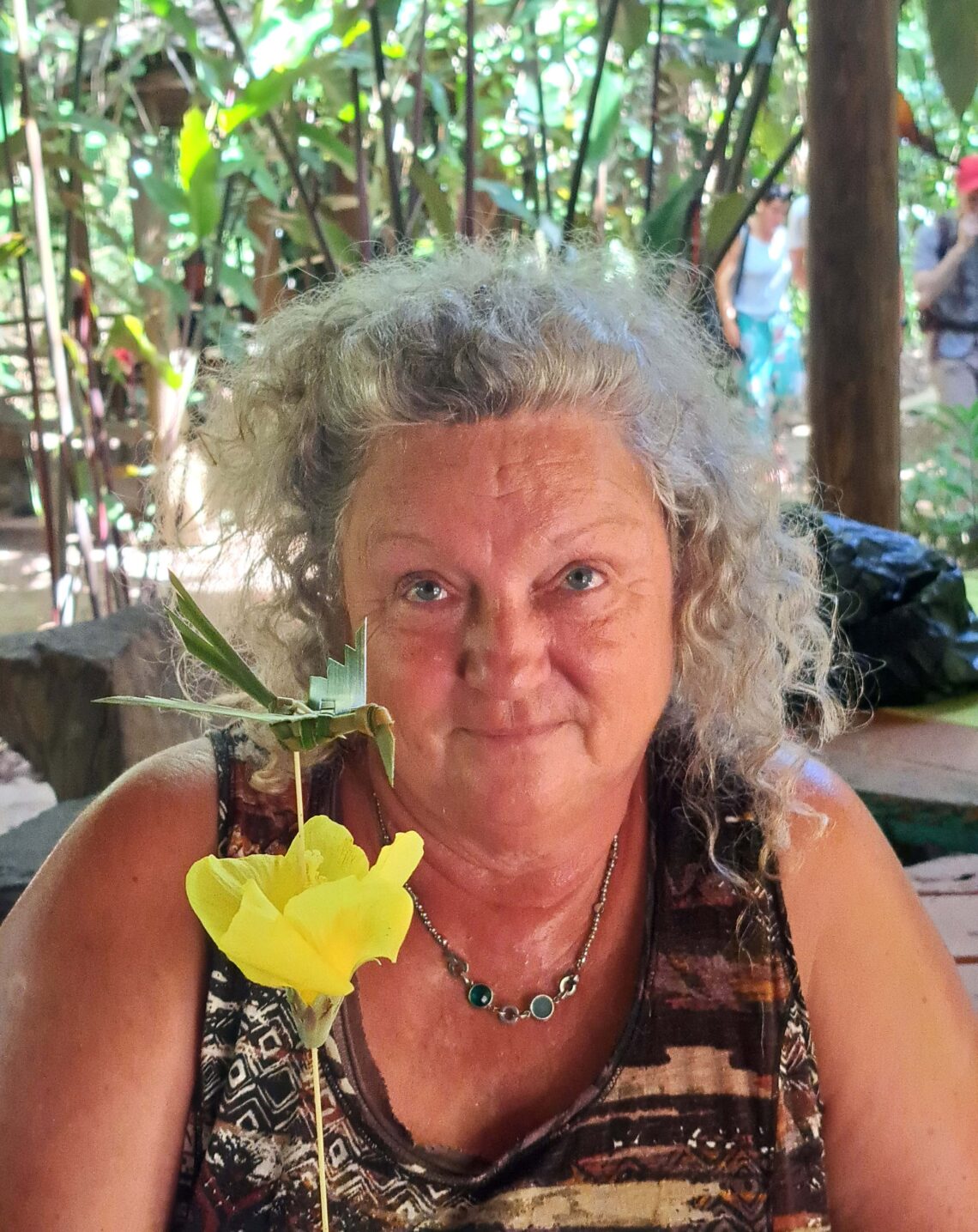 Erkenntnisse eines Vagabunden - Ein Jahr mit dem Katamaran unterwegs... 1 Petra mit Blume