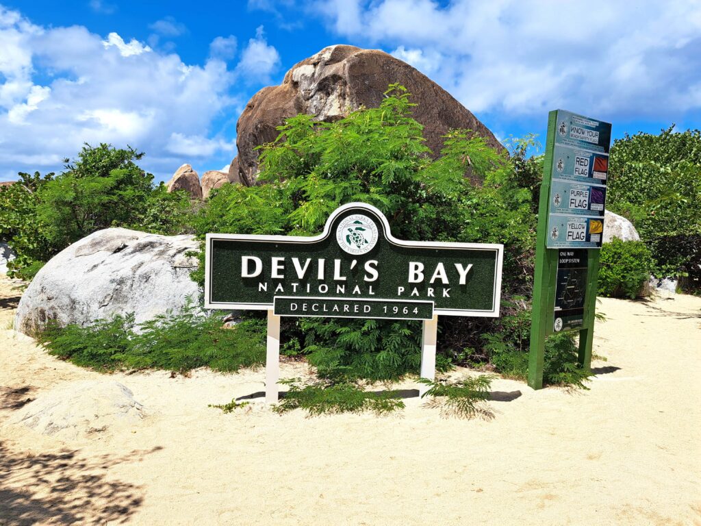 "The Baths" - der berühmte Strand der British Virgin Islands (BVIs) auf Virgin Gorda 12 Devils Bay. Wirklich schöner Strand mit kristallklarem Wasser und feinem Sand. Sollte man sich nicht entgehen lassen.