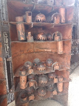 Ein Bild, das Pfeife Flöte Rohr, Rost, Gelände, draußen enthält.  Automatisch generierte Beschreibung