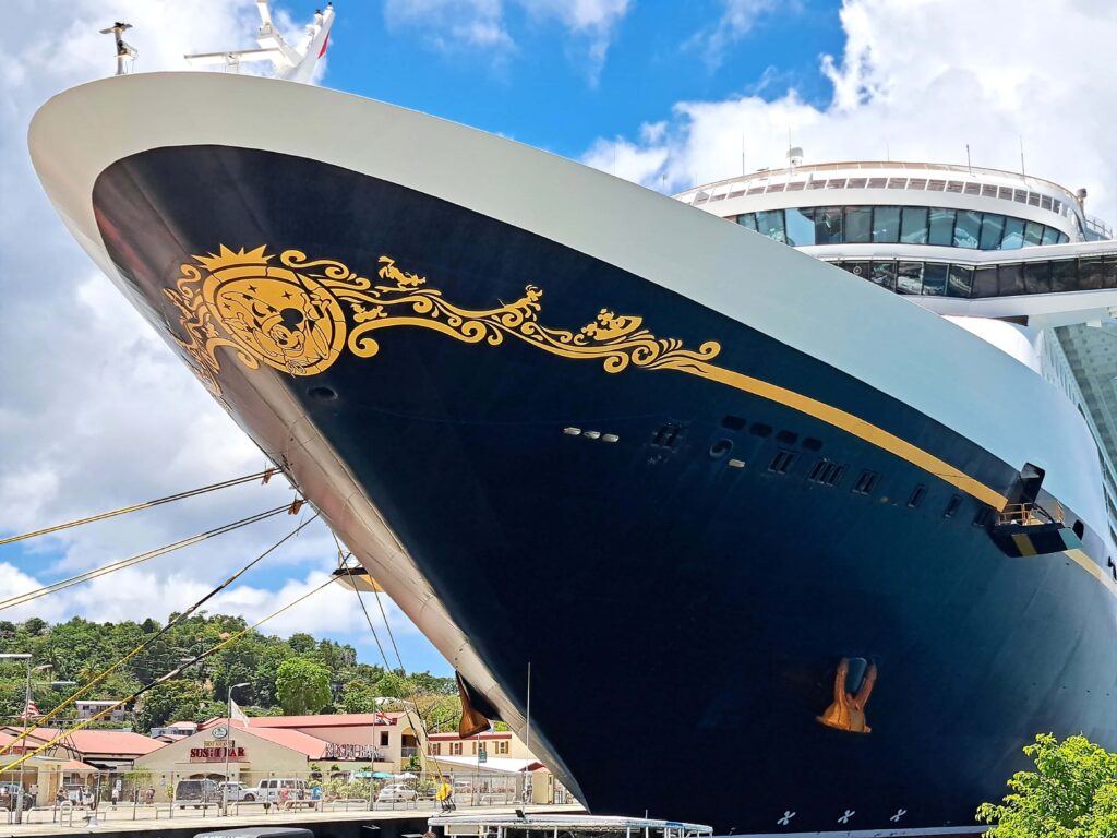 Segelrevier US Virgin Islands (US VIs) - ein Erfahrungsbericht 8 Kreuzfahrtschiff Fantasia in Charlotte Amalie