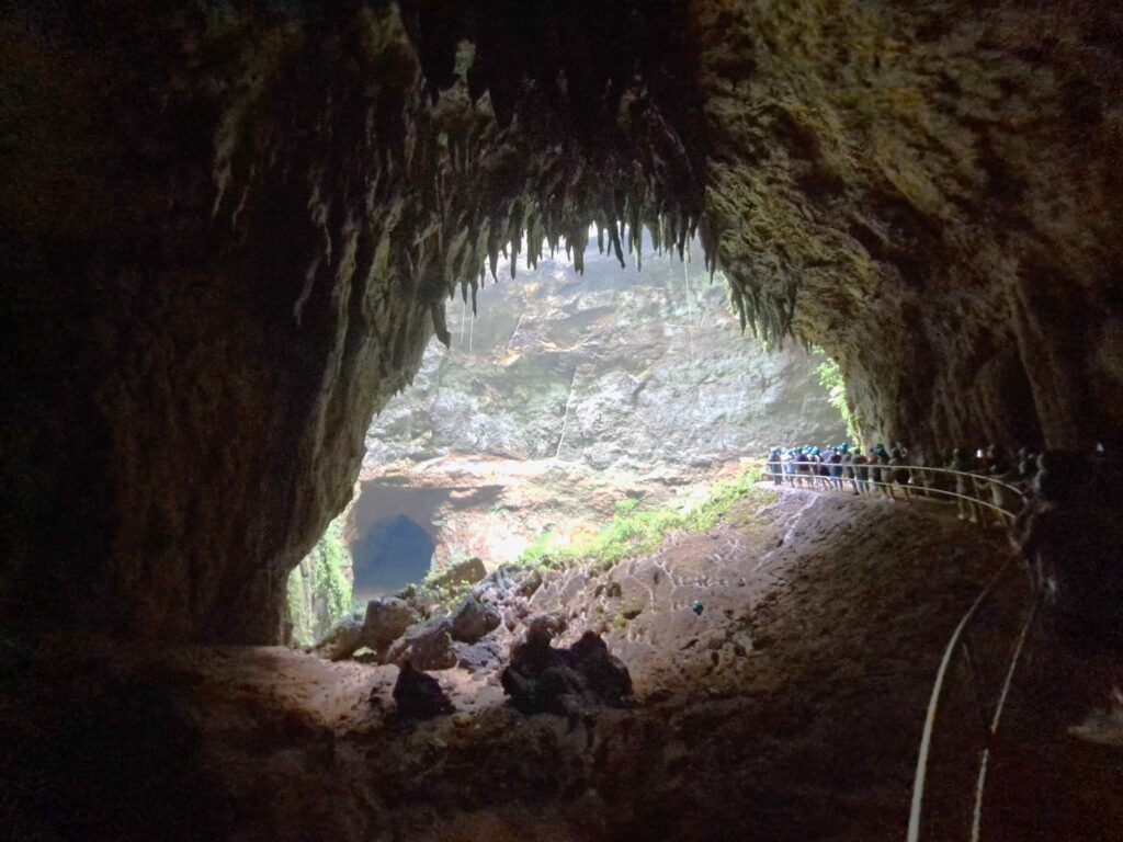 Die Höhlenwelt von Puerto Rico: Parque National de las Cavernas del Rio Camuy 15 15 Lichtkegel
