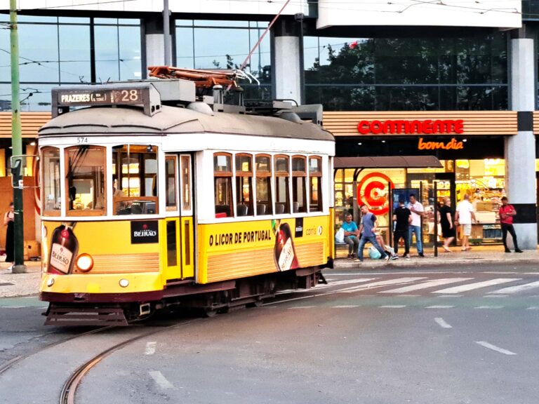 Lissabon - Portugal 4 Mit der berühmten Eisenbahn - Linie 28 E durch Lissabon