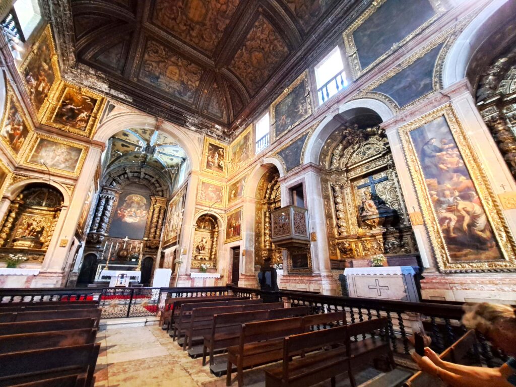 Lissabon - eine alternde Dame 16 Prunkvolles Kirchenschiff