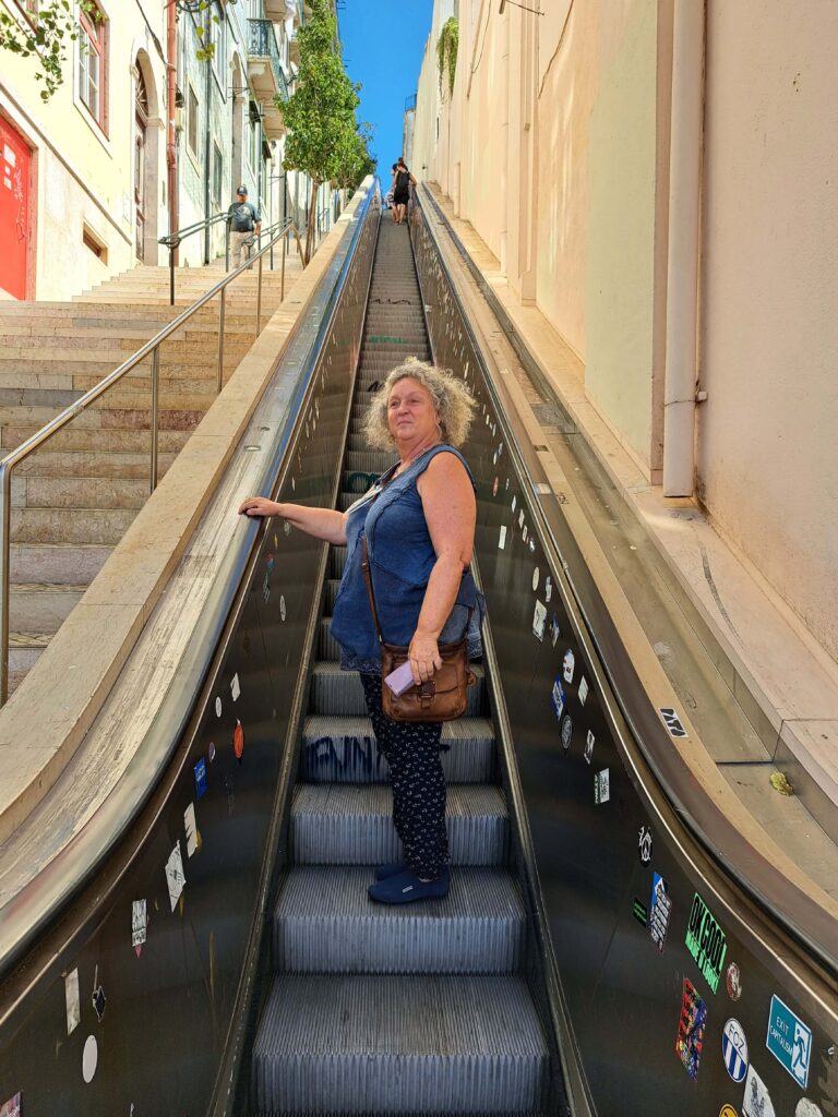 Lissabon - eine alternde Dame 14 Rolltreppe Lissabon
