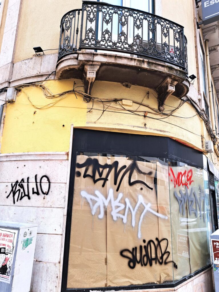 Lissabon - eine alternde Dame 2 Verfall Hausfassade