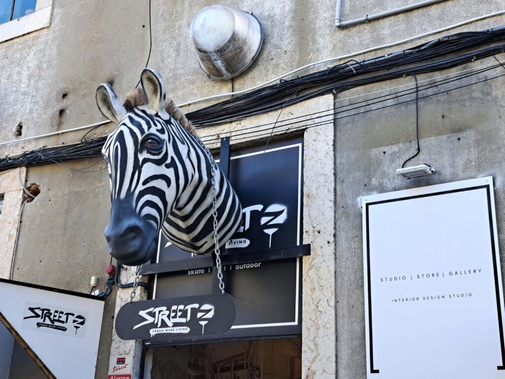 LXFactory - die Szenelokation von Lissabon 14 Zebrakopf