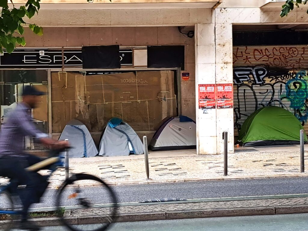 Lissabon - eine alternde Dame 4 Zelte in der Passage