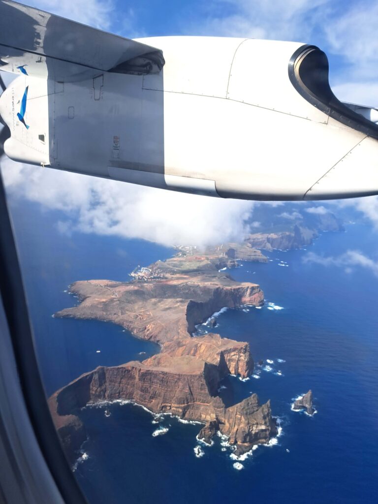Blick auf Sao Miguel aus dem Flieger