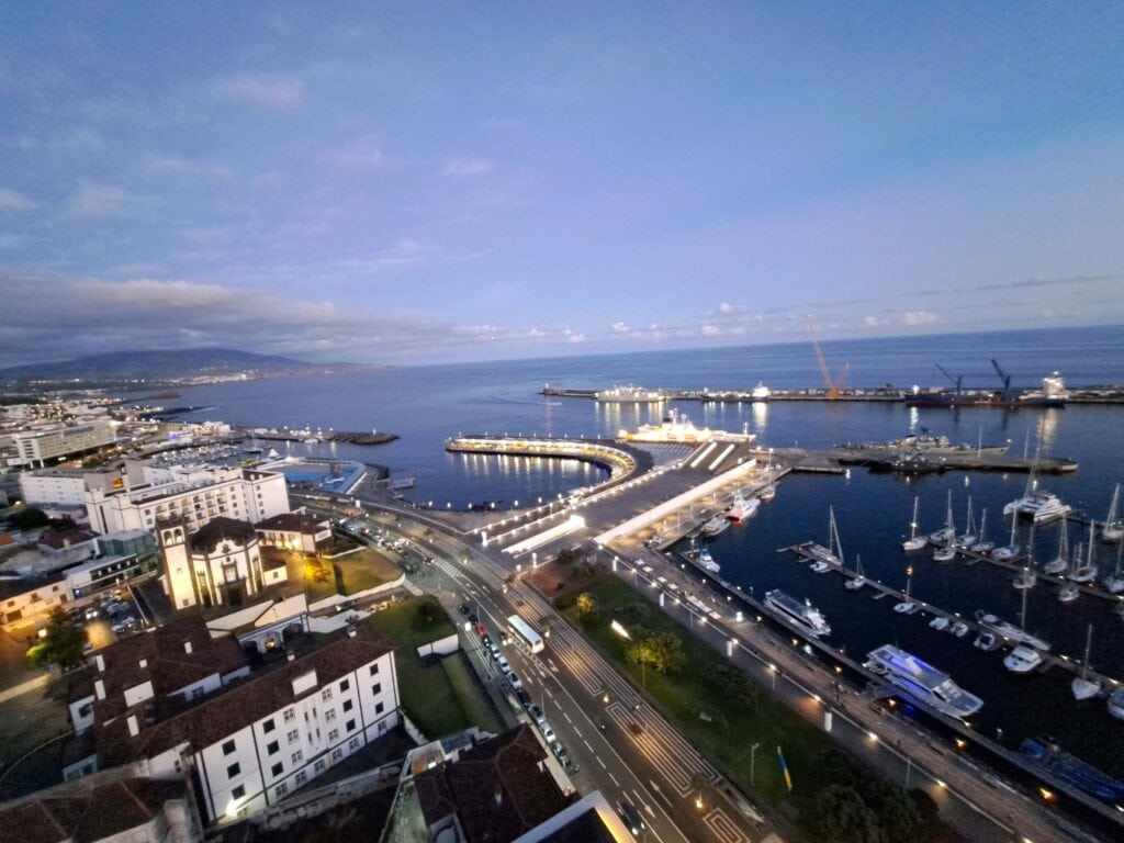 Blick auf den Hafen von Ponta Delgada