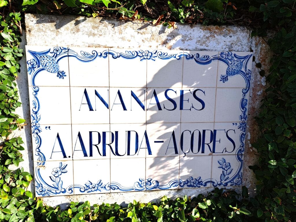 Eingangsschild Aananasplantage