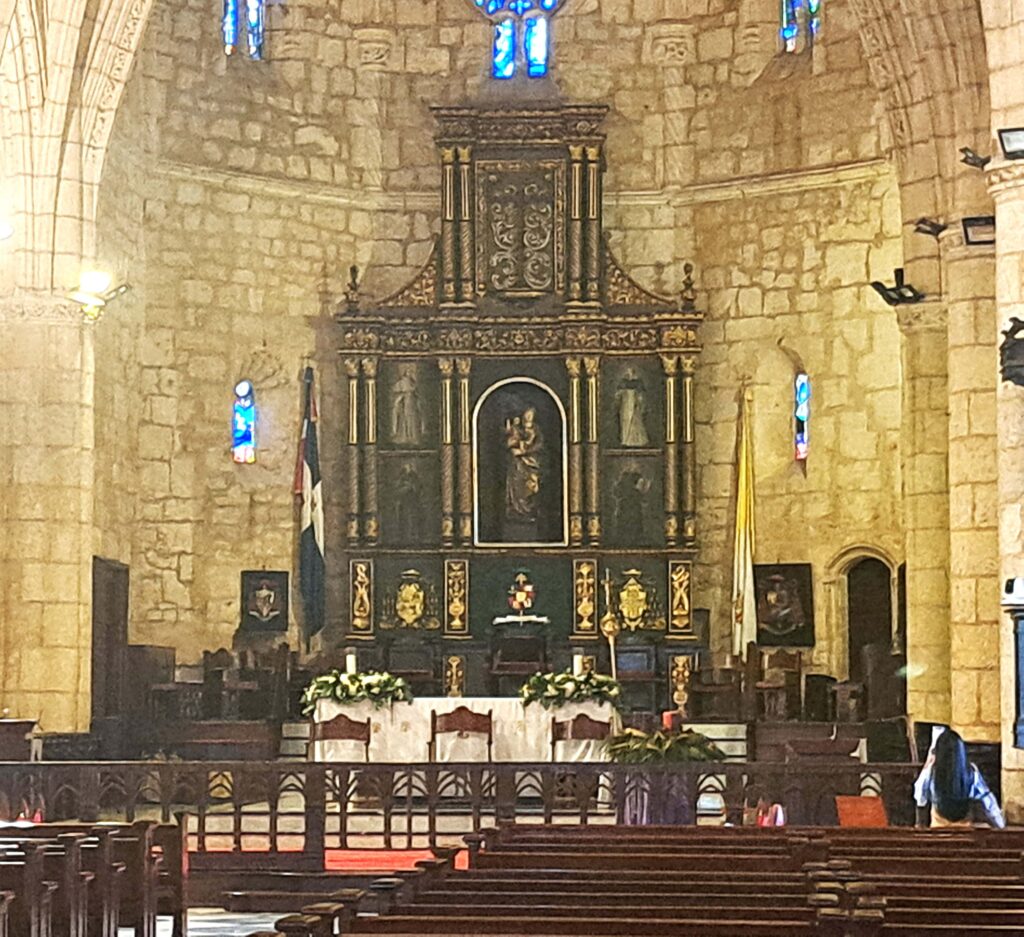 Dominikanische Republik - Basilika von Santo Domingo 10 Altar