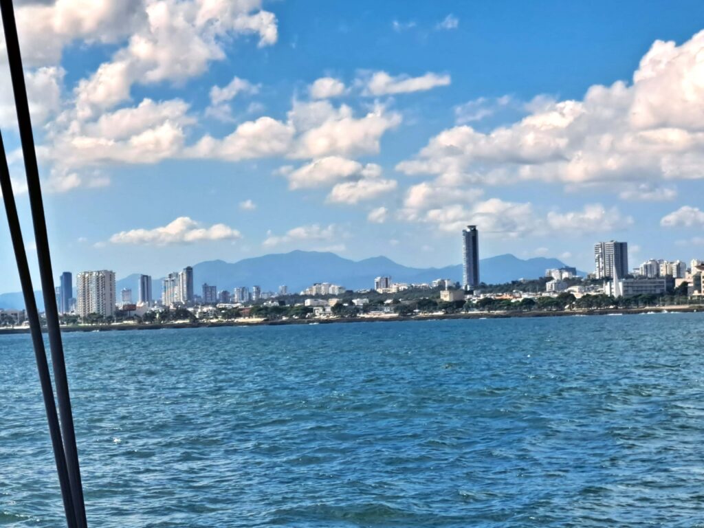 Überfahrt von Aruba über das Karibische Meer in die Dominikanische Republik zur Hauptstadt Santa Domingo 5 Ankunft in der Dom. Rep. Santo Domingo