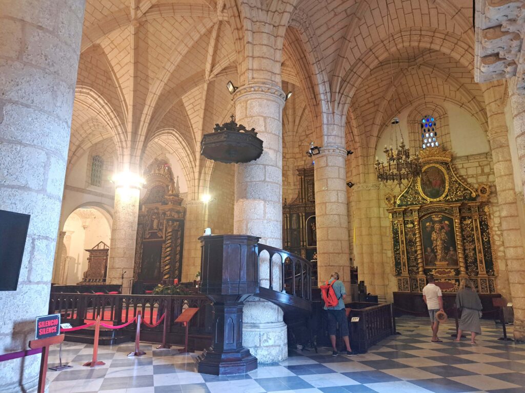 Dominikanische Republik - Basilika von Santo Domingo 8 Kanzel