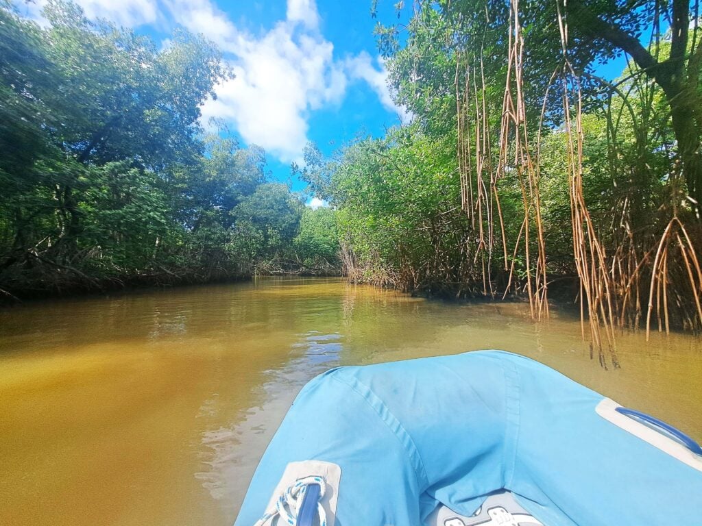 Fahrt mit dem Dinghy in den Yuna