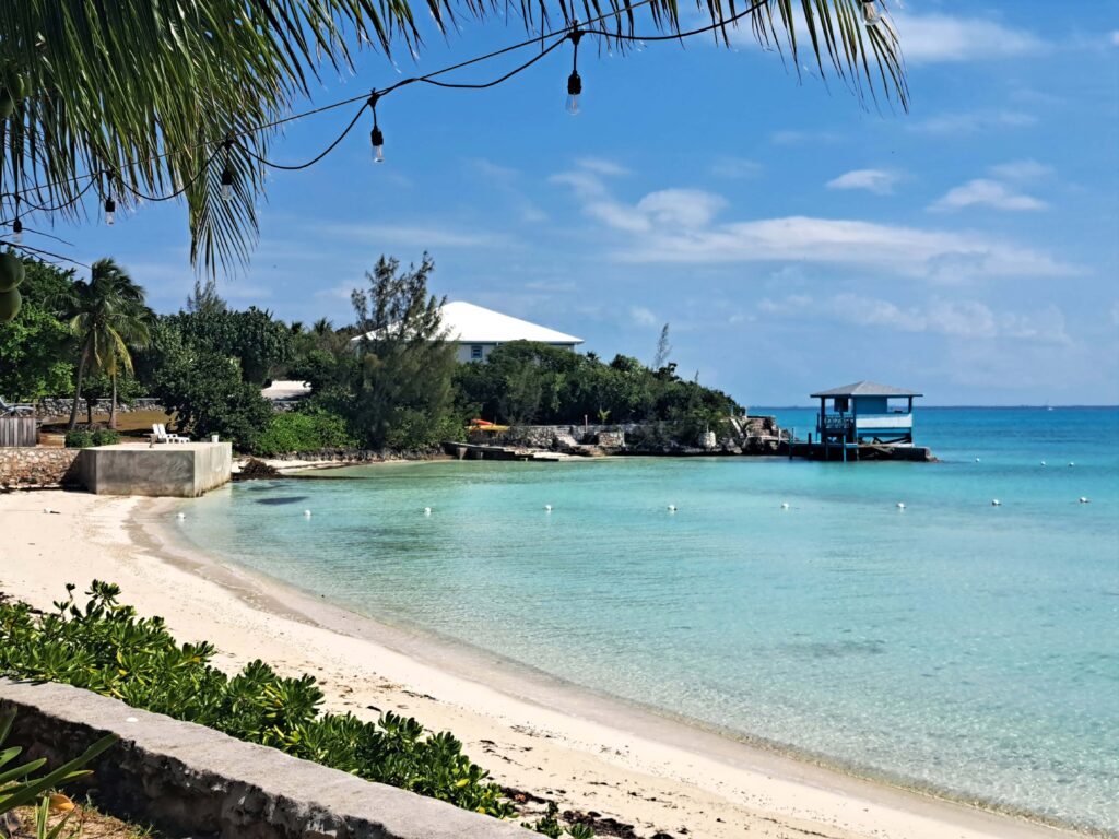 Bahamas - Eleuthera - mit dem Golfcart unterwegs in Spanish Wells & Russell Island 23 Feiner rosa Sandstrand auf Eleuthera – Naturwunder der Bahamas