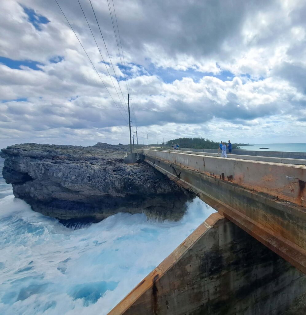 Bahamas - Eleuthera - Goulding Cay - die zwei Seiten eines Ozeans 9 Brandungsseite Glas Window Bridge