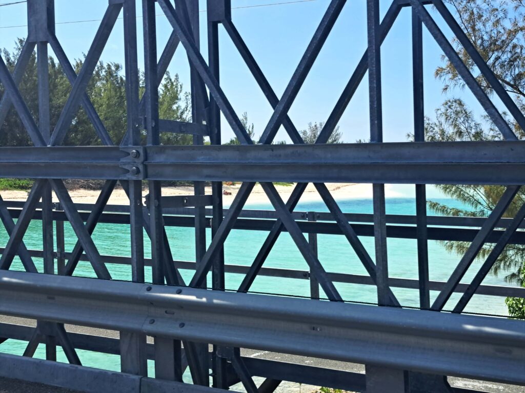 Bahamas - Eleuthera - mit dem Golfcart unterwegs in Spanish Wells & Russell Island 14 Brücke zuwischen Spansih Wells und Russell Island
