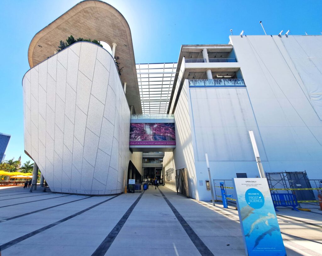 Faces of Miami - Das Frost Science Museum 4 Eingangsbereich des Frost Museums in Miami - Florida