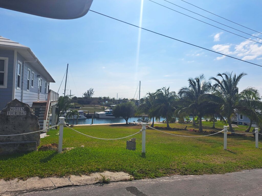 Bahamas - Eleuthera - mit dem Golfcart unterwegs in Spanish Wells & Russell Island 17 Beide Inseln sind mit einer Wasserstraße verbunden