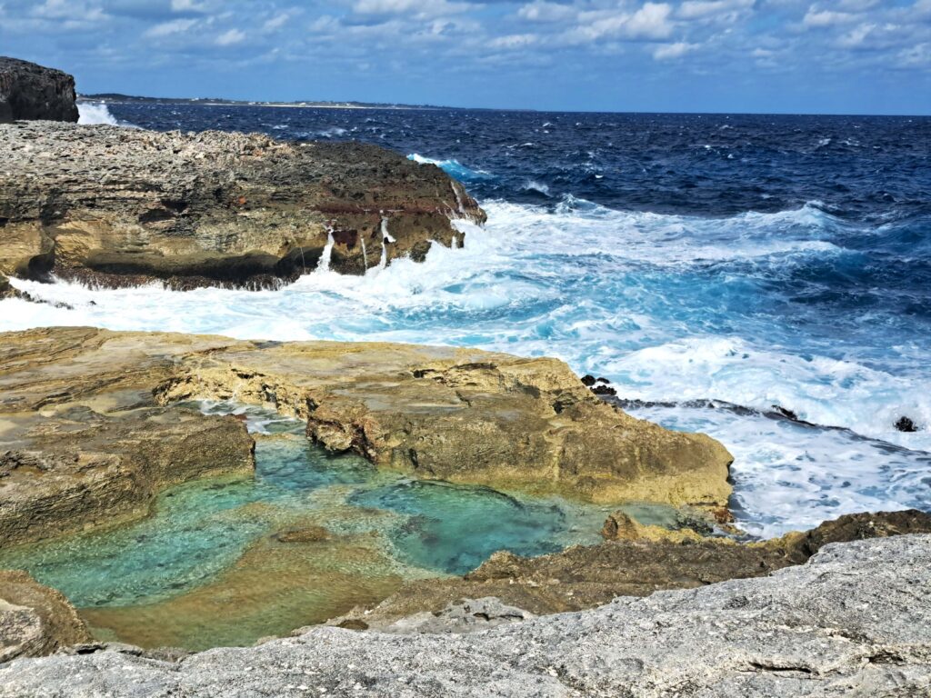 Bahamas - Eleuthera - Goulding Cay - die zwei Seiten eines Ozeans 5 Queens Bath 01