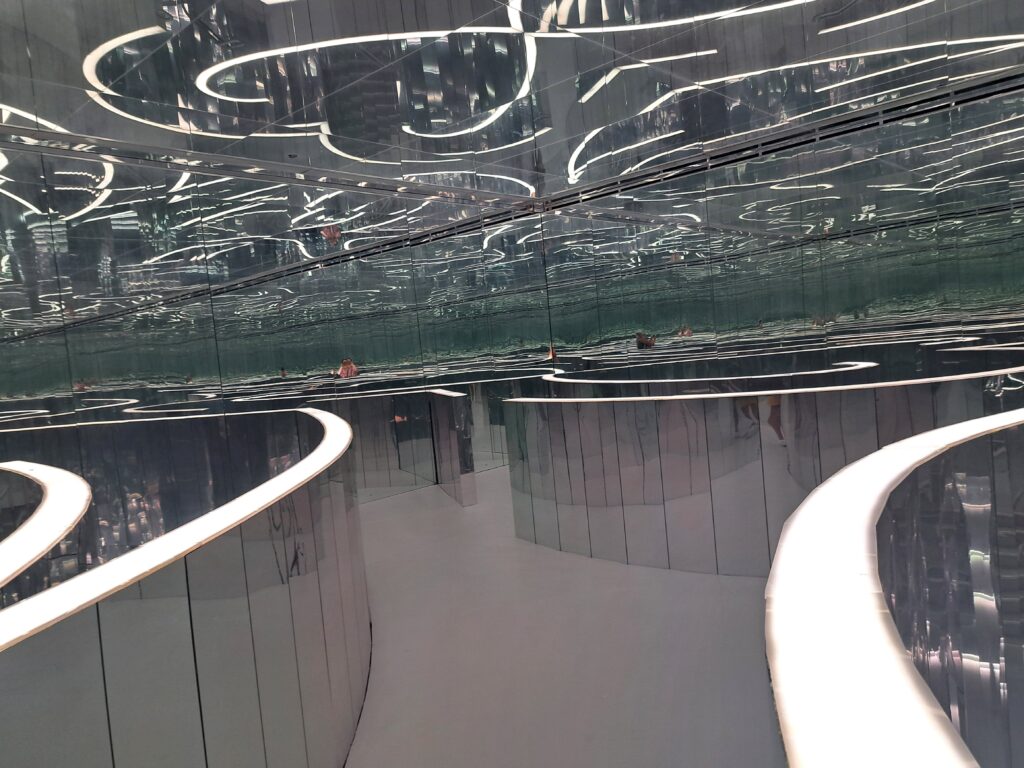 Faces of Miami - Superblue 16 Siegellabyrinth 2. Etage