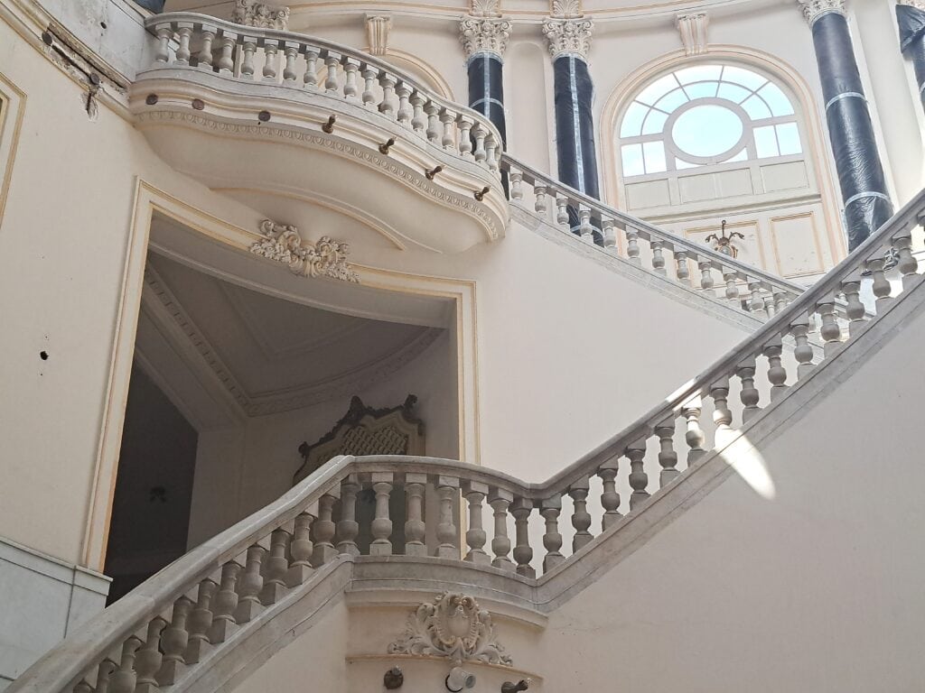 Havanna: Gran Teatro de la Habana Alicia Alonso 5 04 Treppen