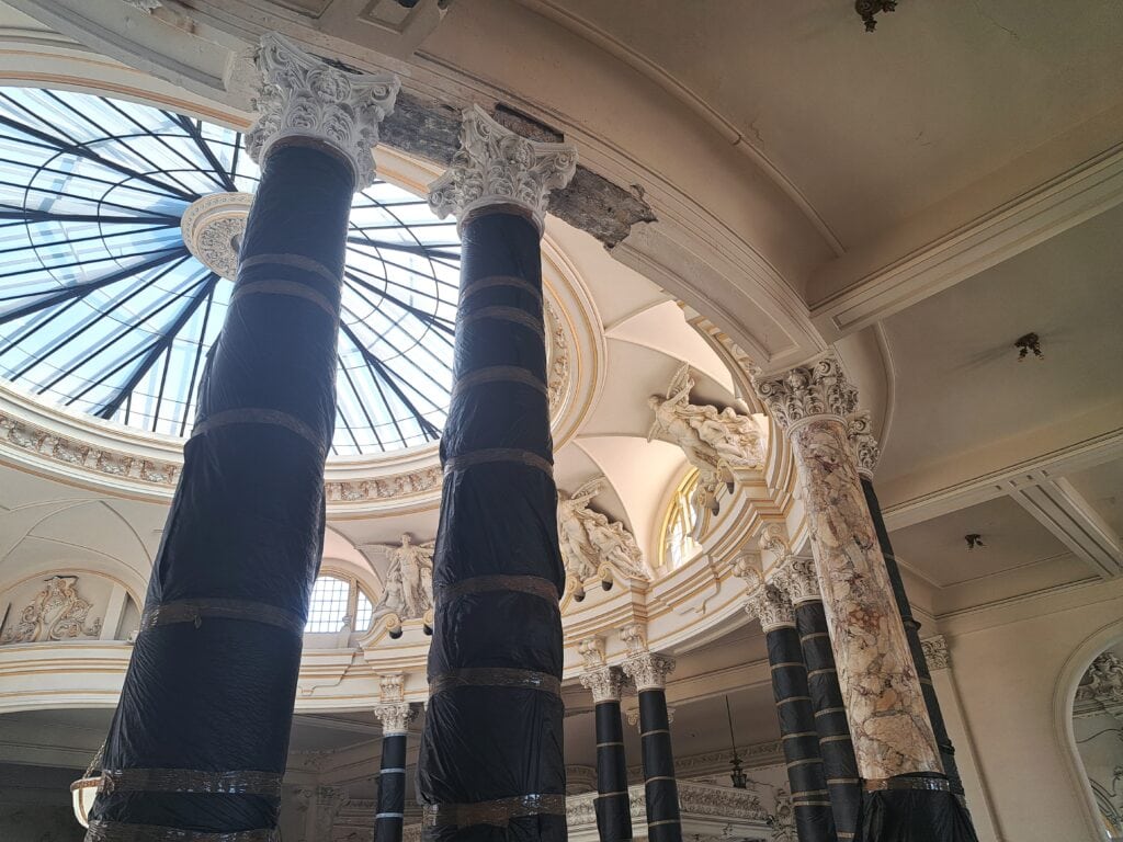Havanna: Gran Teatro de la Habana Alicia Alonso 14 13 Saeulen