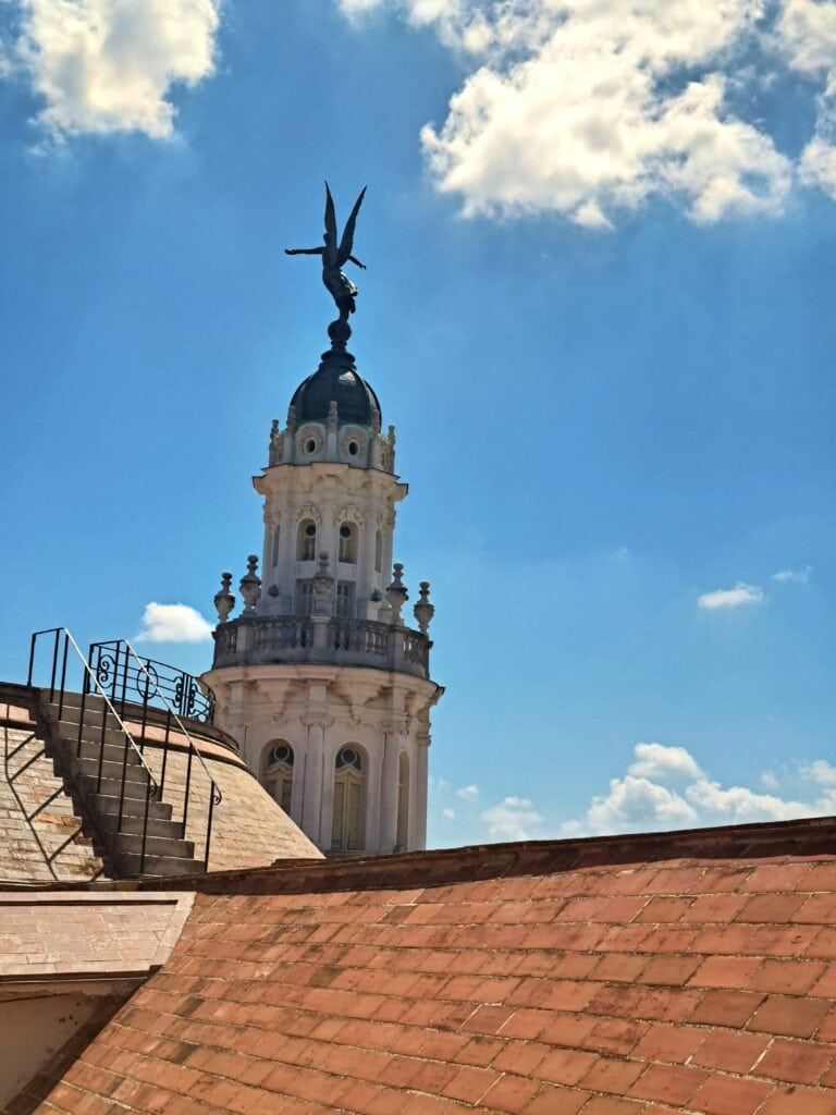 Havanna: Gran Teatro de la Habana Alicia Alonso 17 32 Blick vom Dach