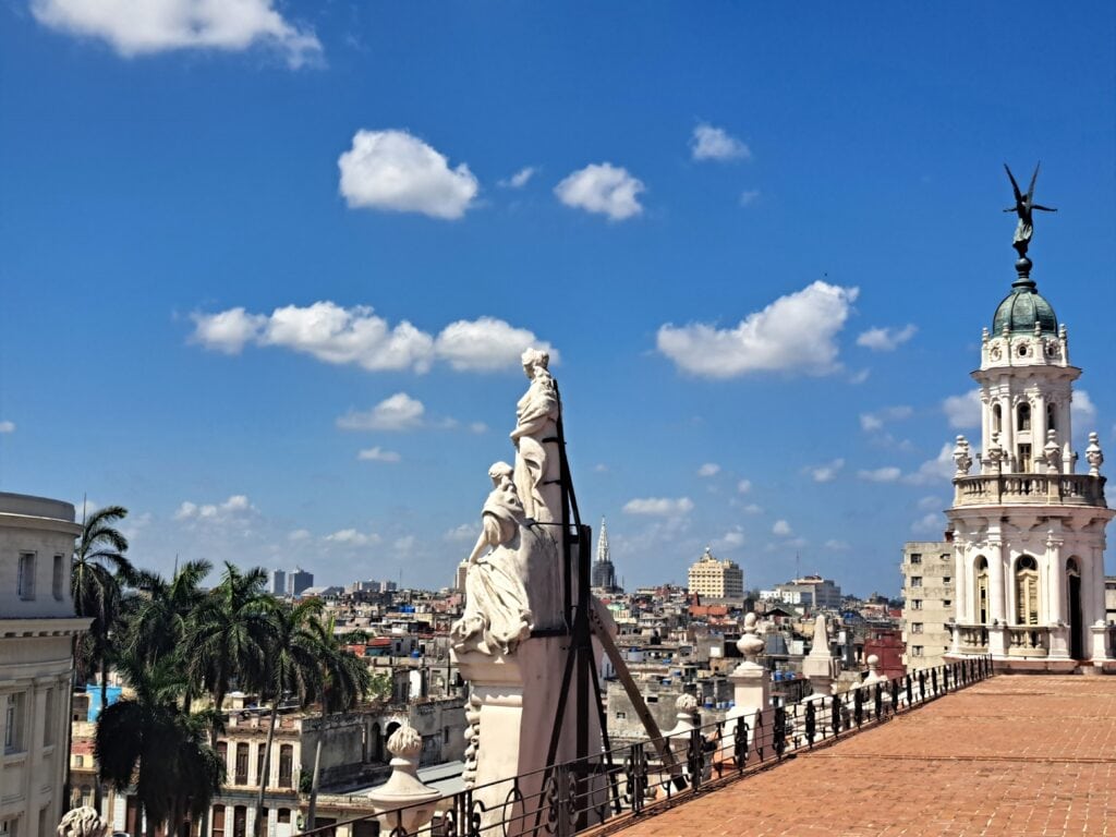 Havanna: Gran Teatro de la Habana Alicia Alonso 19 34 Blick vom Dach