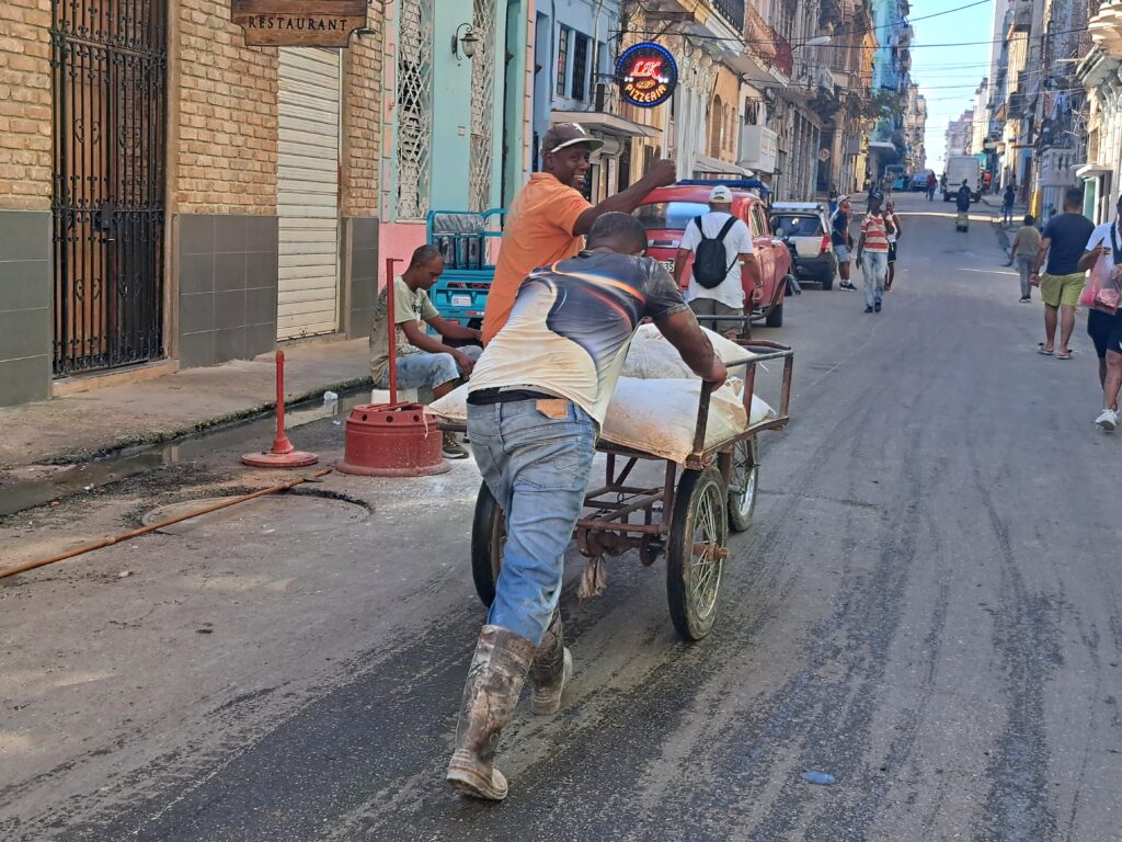 Die Menschen in Kuba machten auf uns einen fleissigen Eindruck. Es wird gearbeitet wo es nur geht, oft mit einfachen Möglichkeiten.