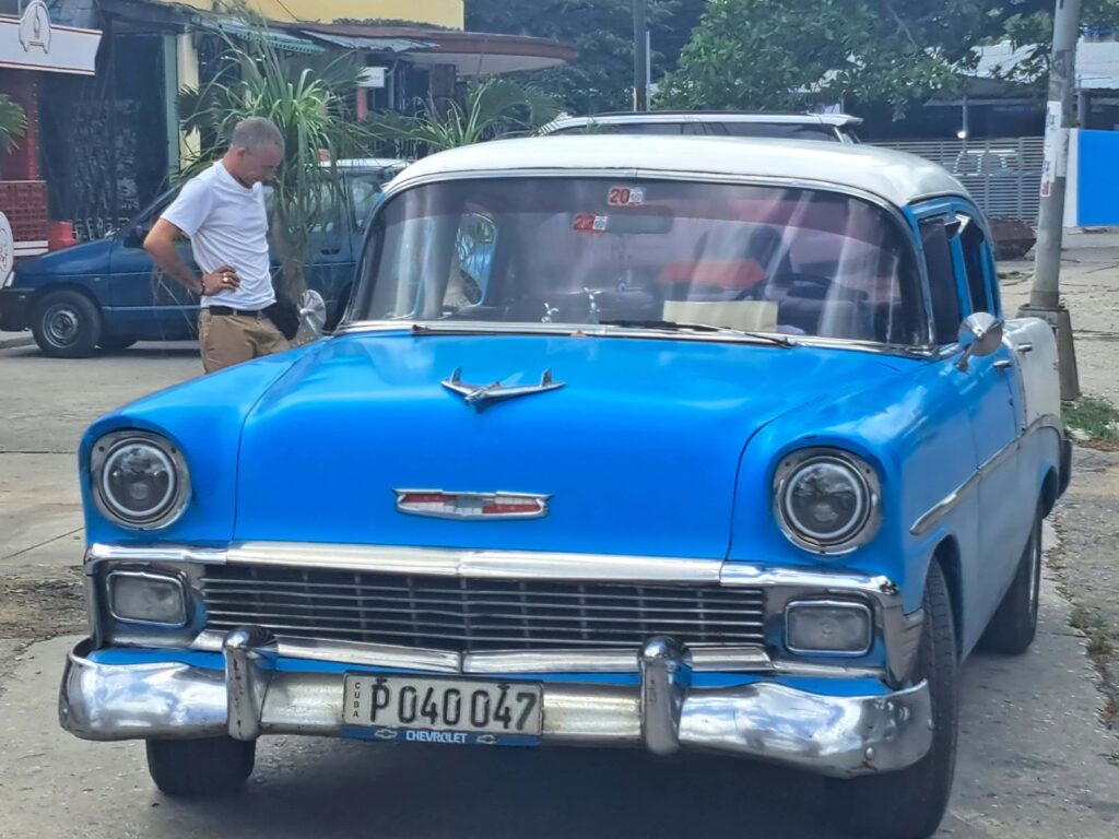 Karibik - Tagebuch - Band II - Nr. 29 5 Chevy Bel Air von 1956, dieses Modell ist kein seltener Anblick auf den Straßen von Havanna