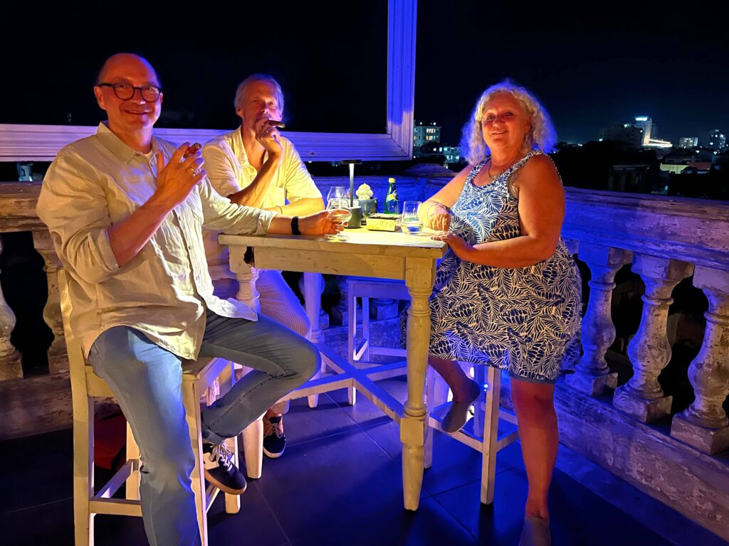 Karibik - Tagebuch - Band II - Nr. 30 10 Kubanische Zigarren und Kubanischer Rum dürfen bei einem Abendessen in Kuba nicht fehlen.