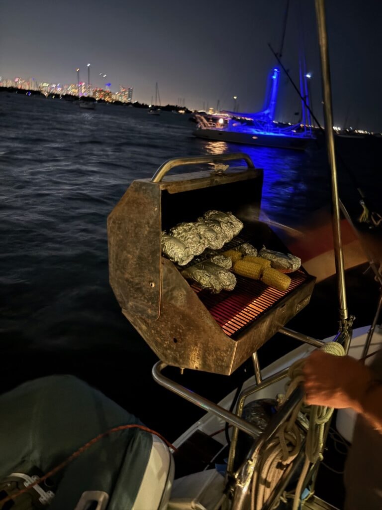 Gastbeitrag Gordon: Segeln mit Hammerhai und Krokodil – 10 Tage auf Abenteuerkurs in Florida 6 Grillen vor Miami