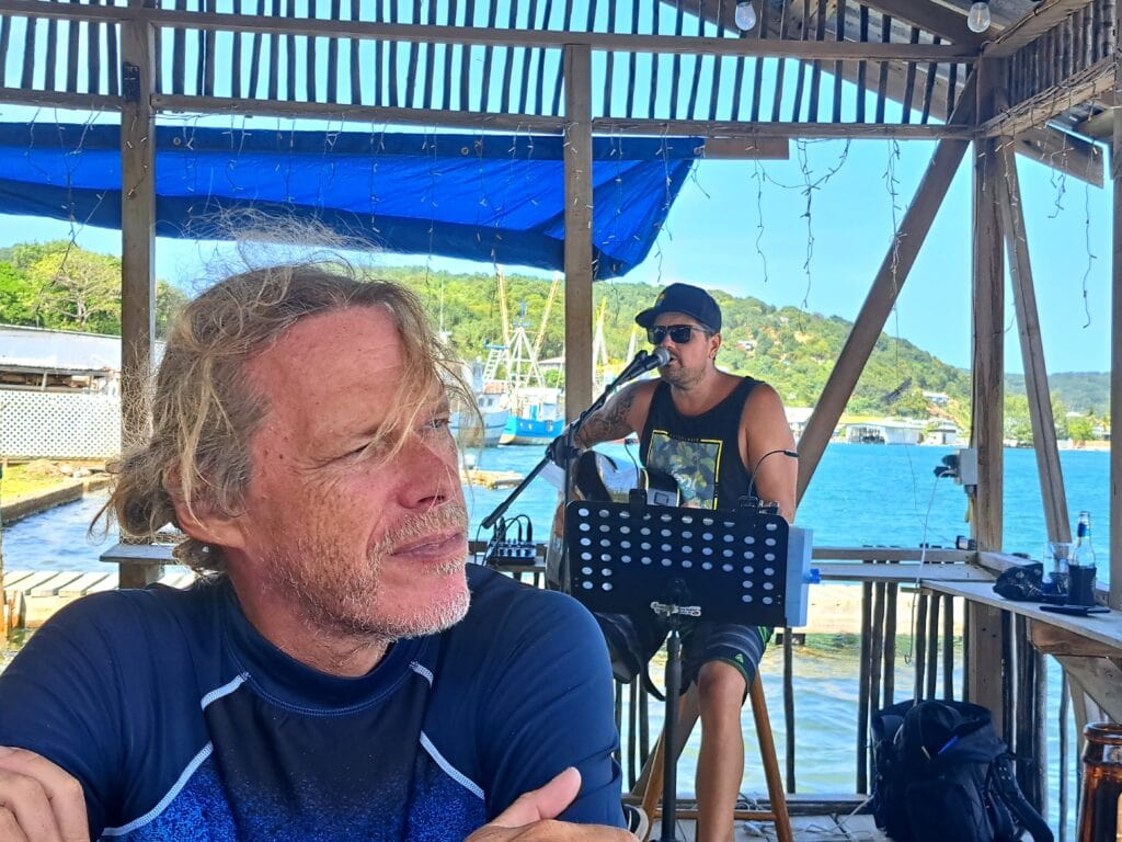 Karibik - Tagebuch - Band II - Nr. 36 8 Livemusik im Restaurant BJ's Backyard. Gute Musik, leckeres Eseen, aufmerksame Bedienung und sehr angenehme Gäste - Expats aus USA.
