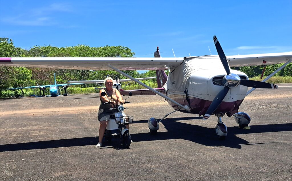 Karibik - Tagebuch - Band II - Nr. 38 8 Flughafen auf Utila, wird scheinbar nur von kleinen Maschinen genutzt