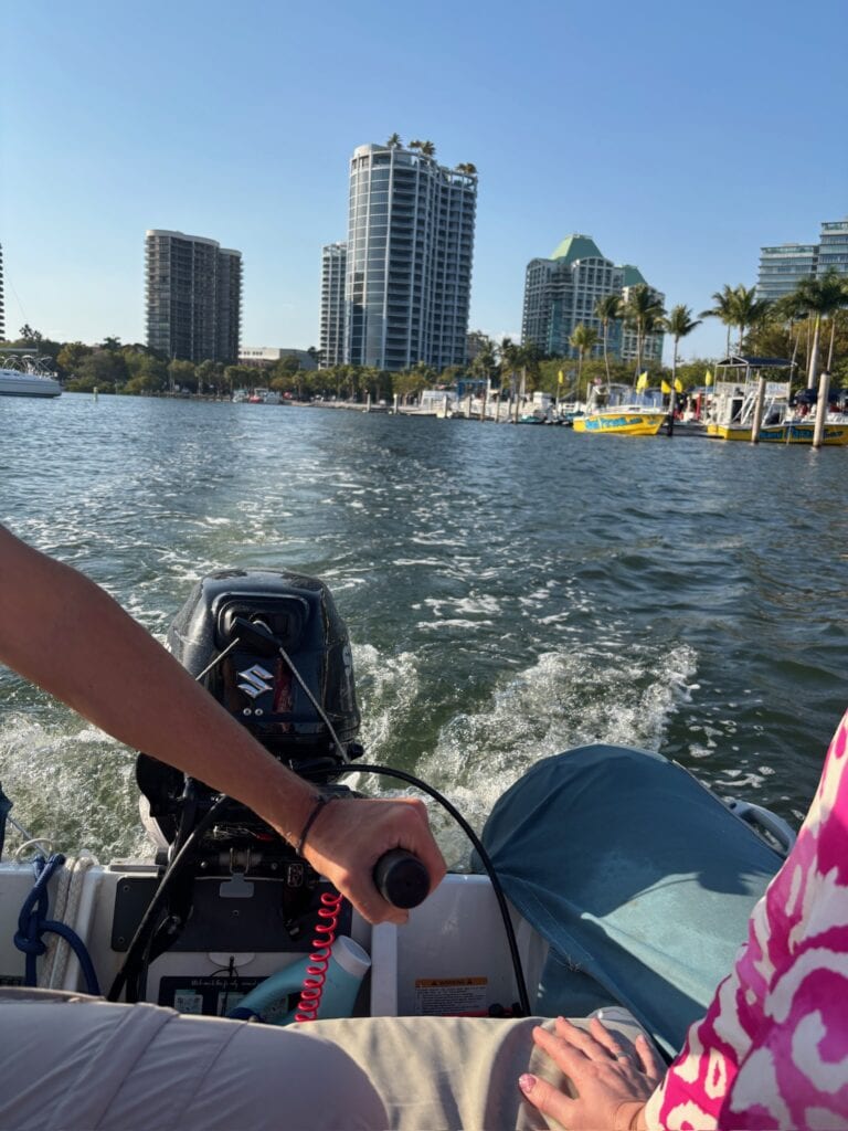 Gastbeitrag Gordon: Segeln mit Hammerhai und Krokodil – 10 Tage auf Abenteuerkurs in Florida 2 Vom Dinghi Dock zum Boot