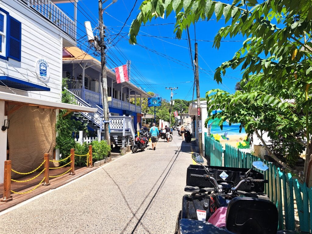 Prommenade von Utila